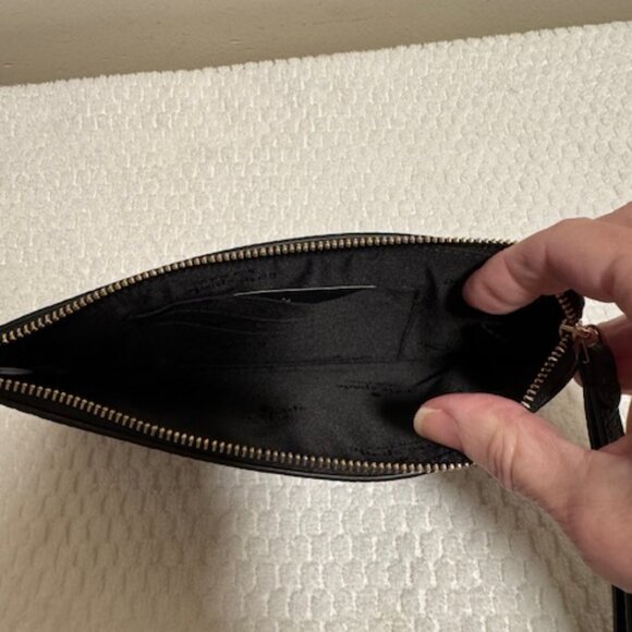 NWT Kate Spade Lucy Medium L-Zip Wristlet Black Leather Pouch Gold Hardware - Picture 4 of 8